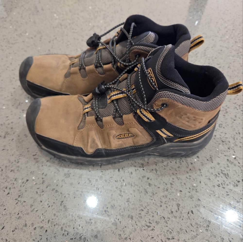 Keen Brown and Black Hiking Boots